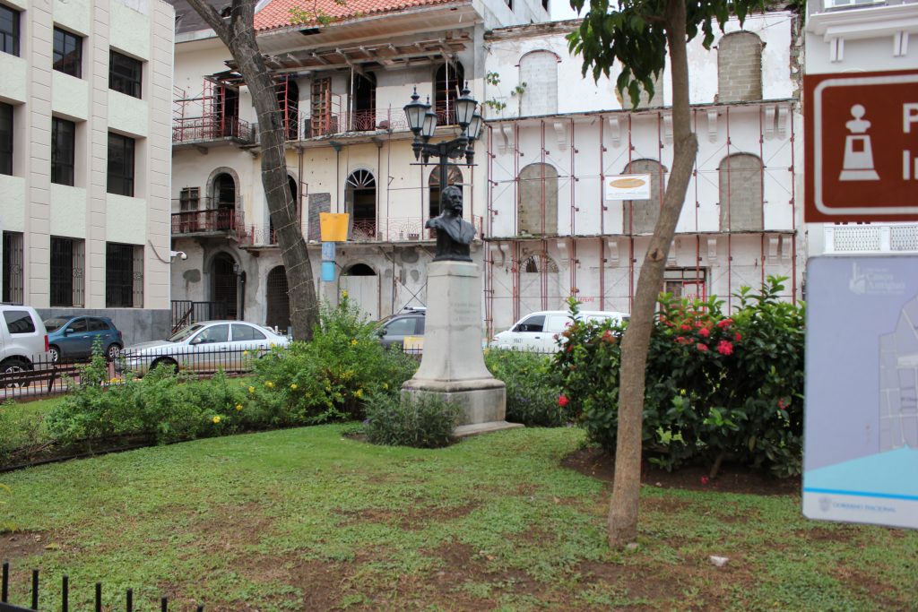 Plaza de la Independencia - Casco Viejo